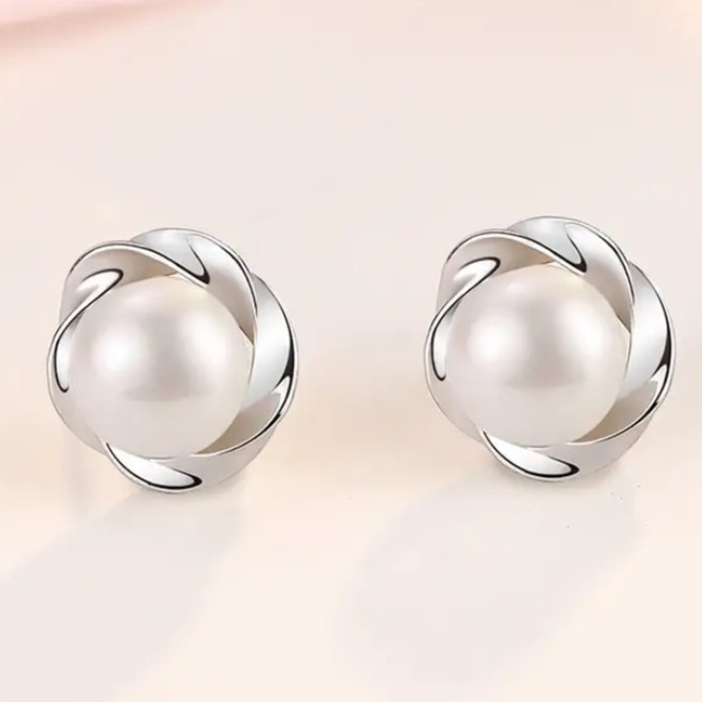 💕5/$15 Set of 4 Faux Pearl Studs, NEW - Picture 8 of 9